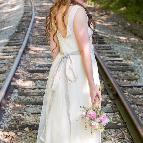Floral Lace Belt with Gray/Tan Strap main image 4